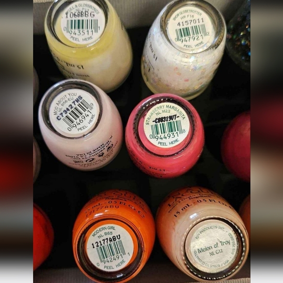 OPI Nail Lacquer with carrying cases - Picture 5 of 10